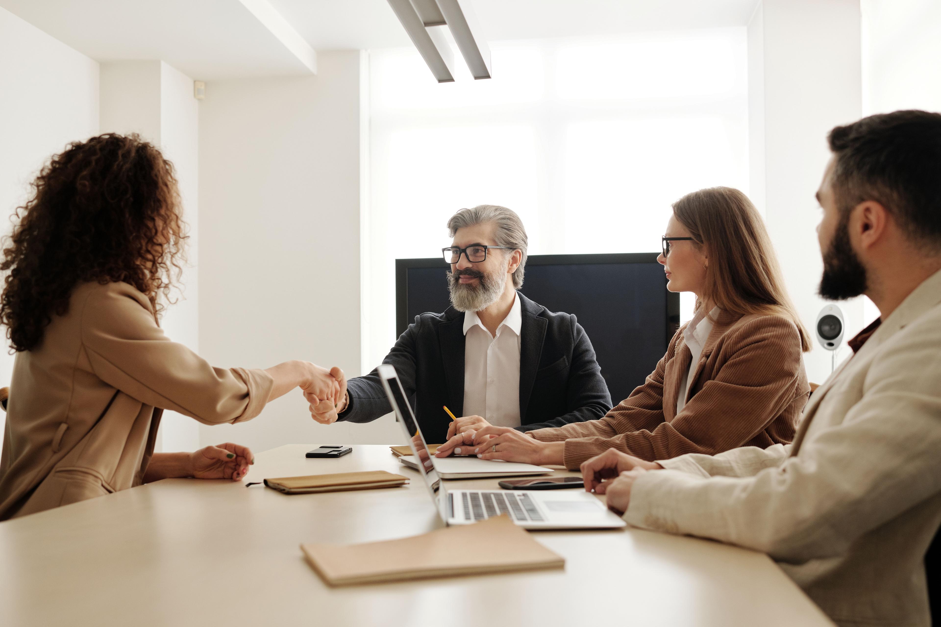 HR-Team nutzt Bewerbermanagementsystem zur effizienten Kandidatenverwaltung HR-Team nutzt Bewerbermanagementsystem zur effizienten Kandidatenverwaltung