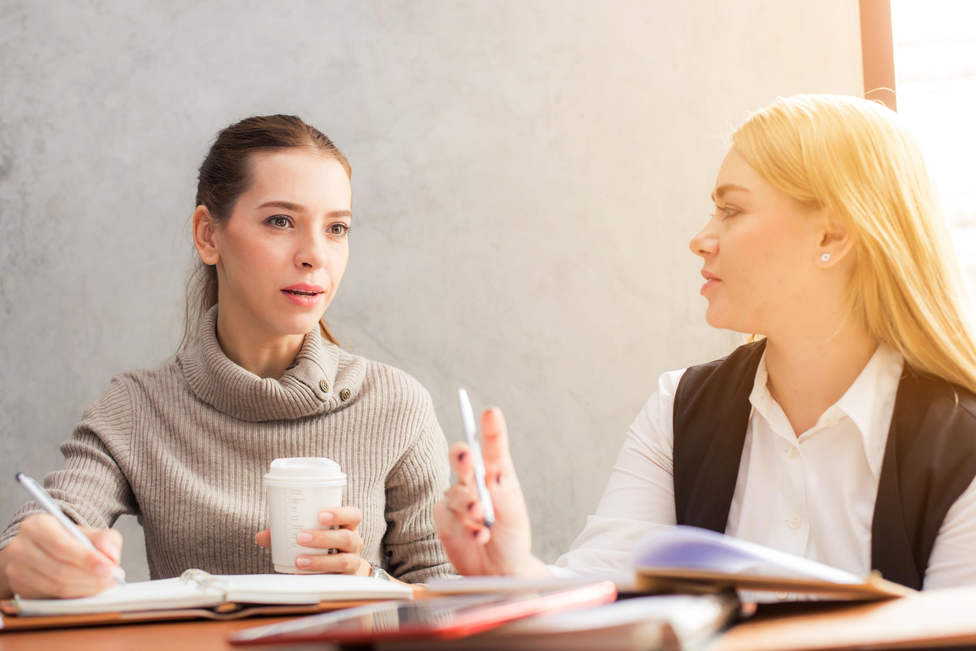 HR-Team prüft Cultural Fit von Kandidaten zur Unternehmenskultur HR-Team prüft Cultural Fit von Kandidaten zur Unternehmenskultur