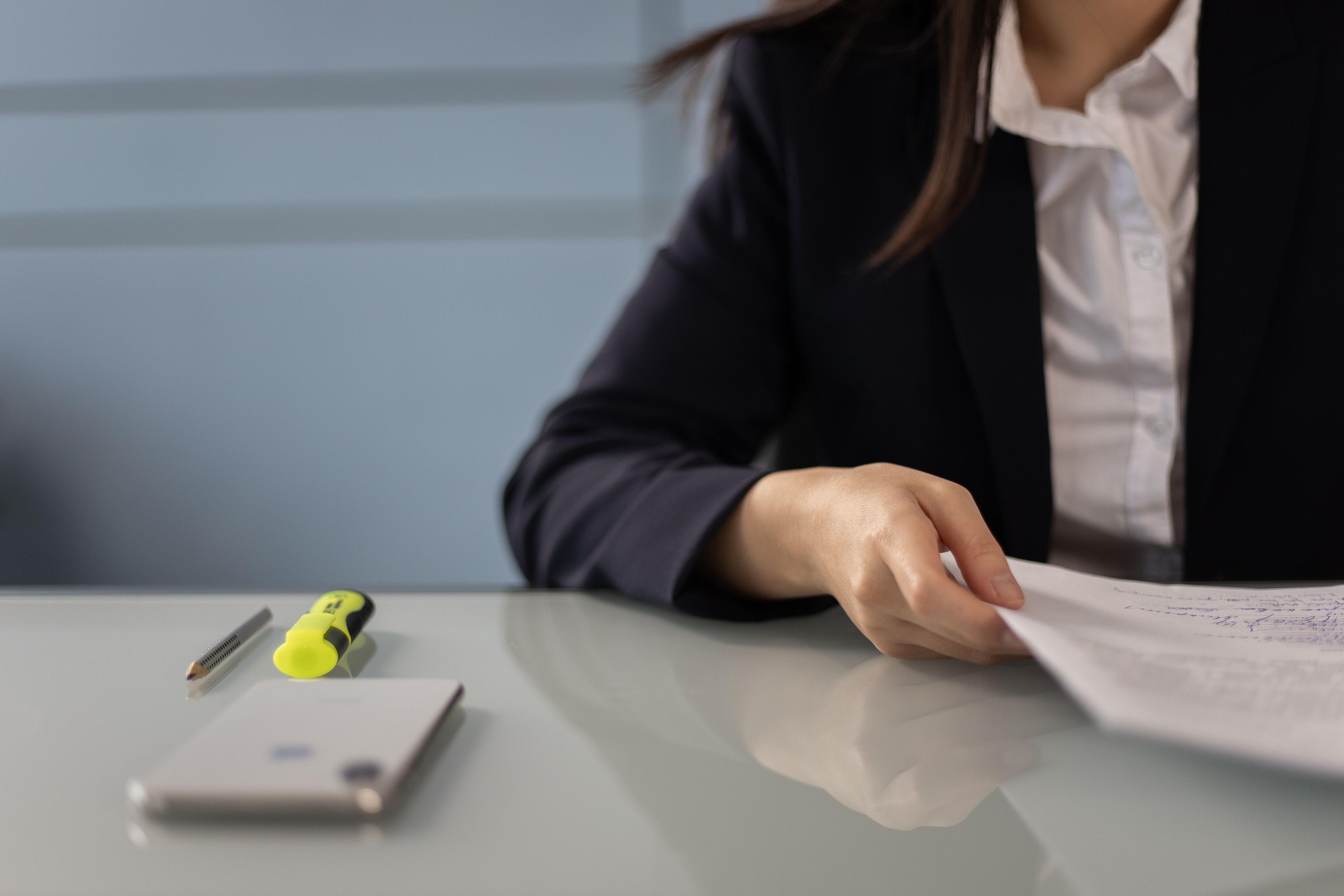 Arbeitnehmer erhält Kündigung wegen Krankheit und langer Fehlzeiten Arbeitnehmer erhält Kündigung wegen Krankheit und langer Fehlzeiten