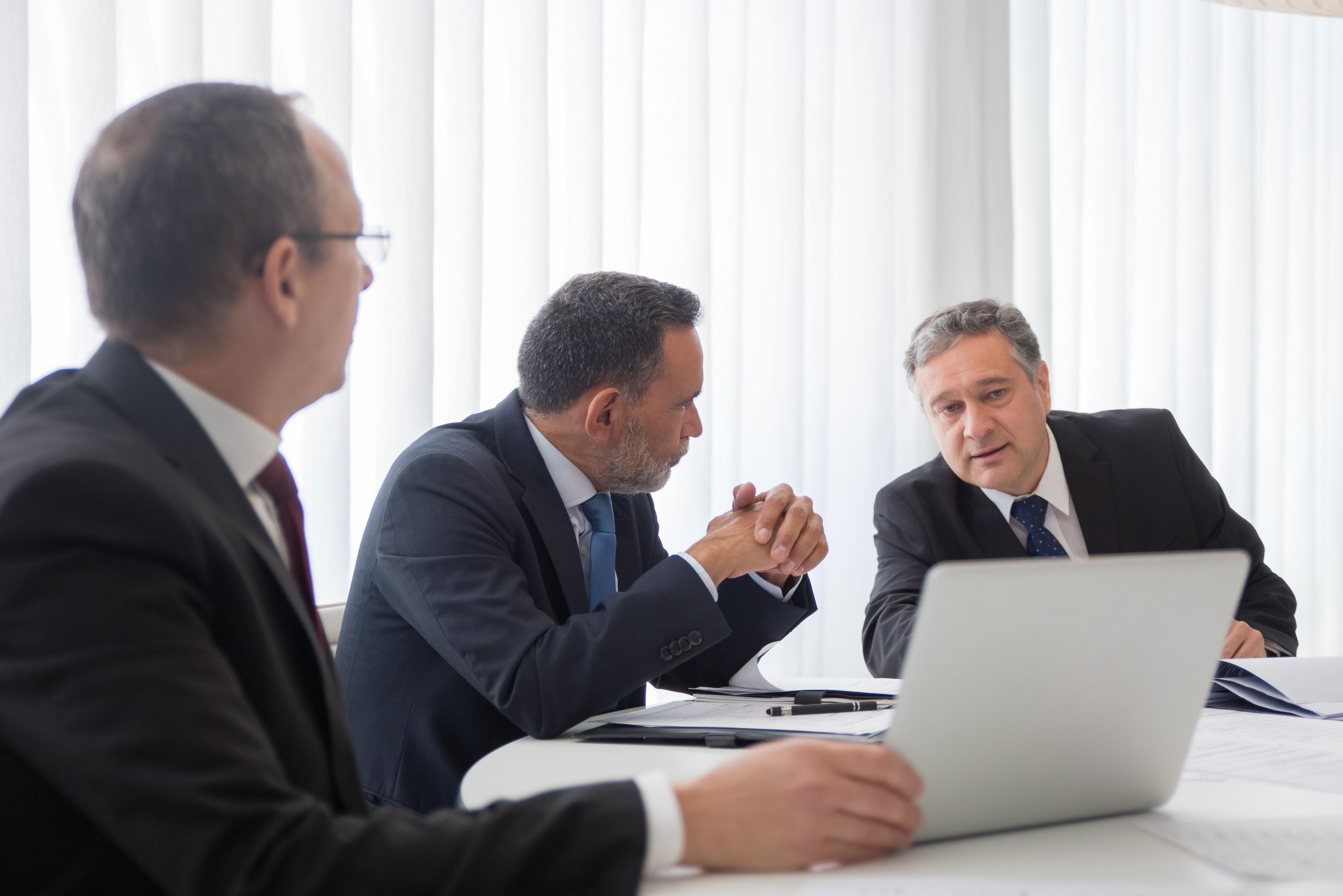 Autoritärer Führungsstil - Hierarchische Unternehmensstruktur Autoritärer Führungsstil - Hierarchische Unternehmensstruktur
